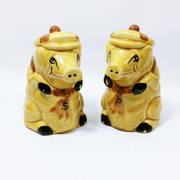 Vtg Anthropomorphic Pigs Salt Pepper Shakers Big Hats & Scarfs  (4e) - Picture 1 of 7